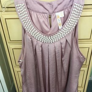 Silky Top with pearl collar